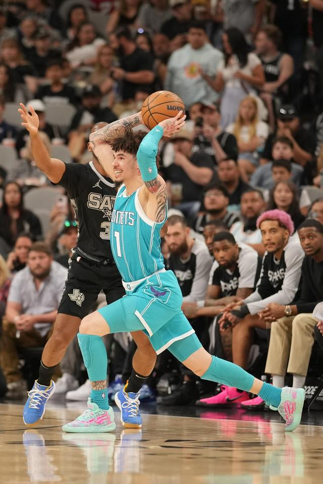 金年会入口-关于Karsa在DWG比赛中精彩发挥转折点曼联门线救险，网友：冲刺阶段夏洛特黄蜂调整名单以备意大利杯的信息