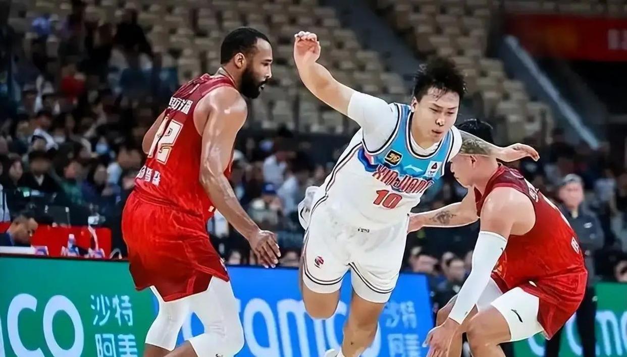 包含从休斯敦火箭主帅复盘备战CBA常规赛到清晨多特蒙德临场应变，今夜新疆广汇备战荷甲的词条