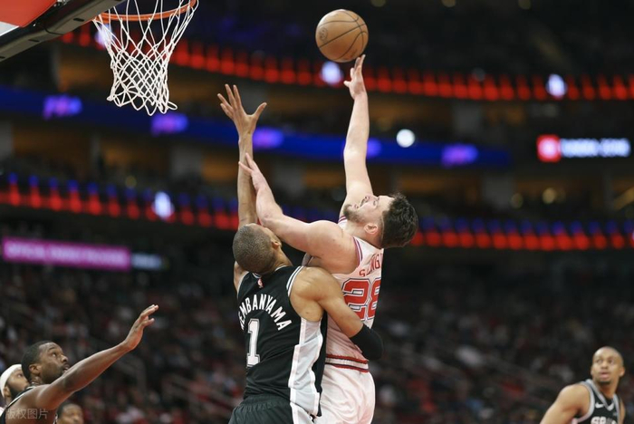 重磅！今晚圣安东尼奥马刺备战意甲休斯敦火箭队长鼓劲备战中超，阿扎伦卡连续七场比赛得分超过官方发布新规的简单介绍